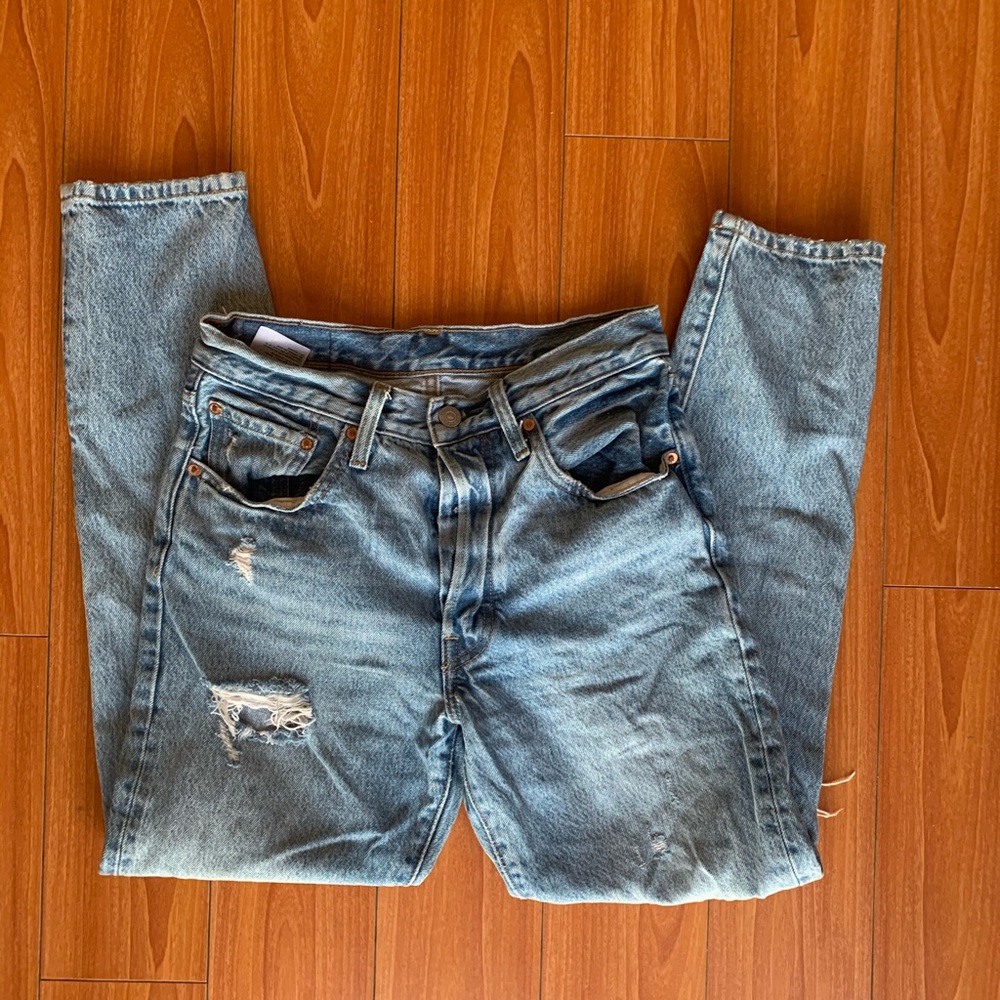 LEVIS DISTRESSED 501 JEANS